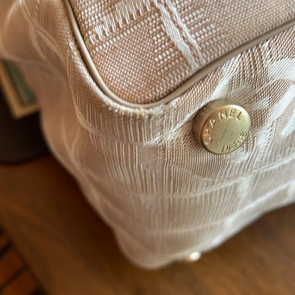 ๐๏ธHOST PICK๐๏ธBeautiful Chanel leather and nylon bag - Picture 3 of 14